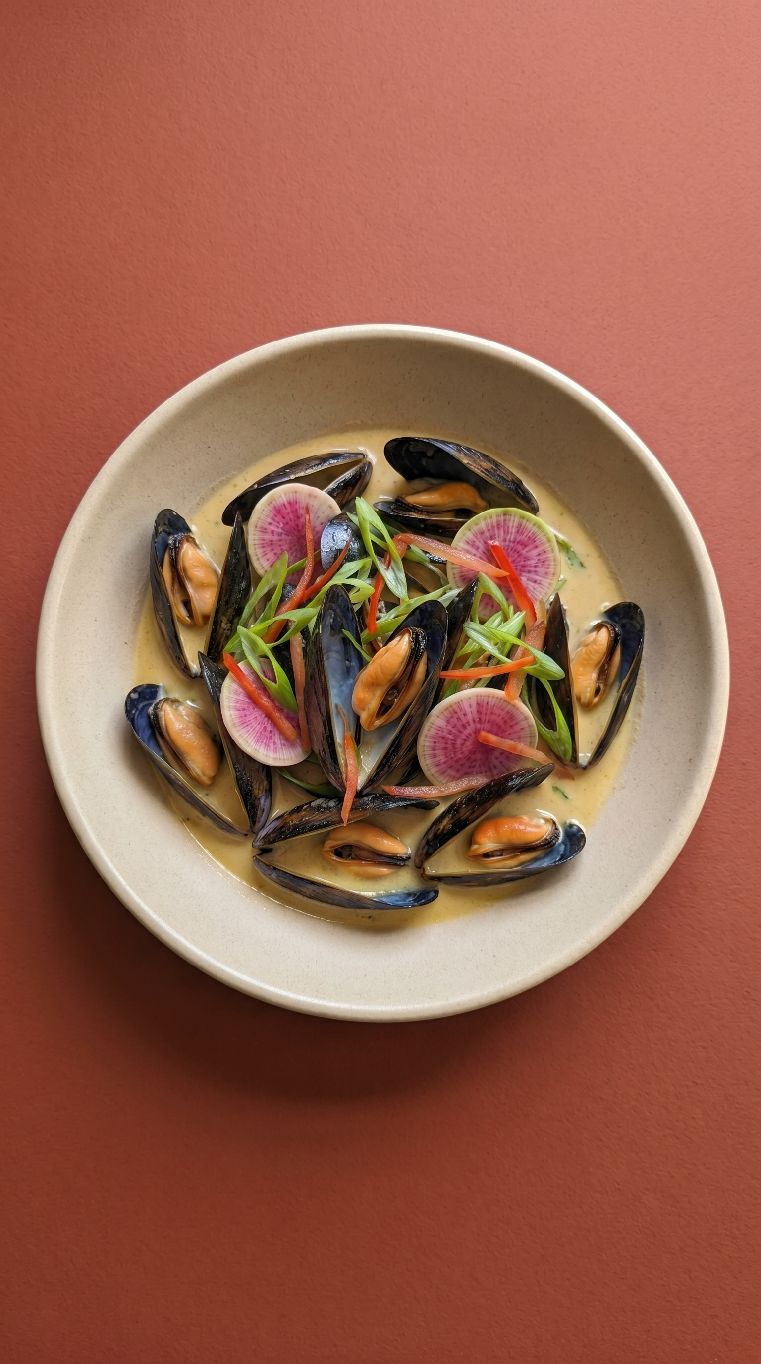 Moules au gingembre et citronnelle avec aromates Sinigang et crème sure