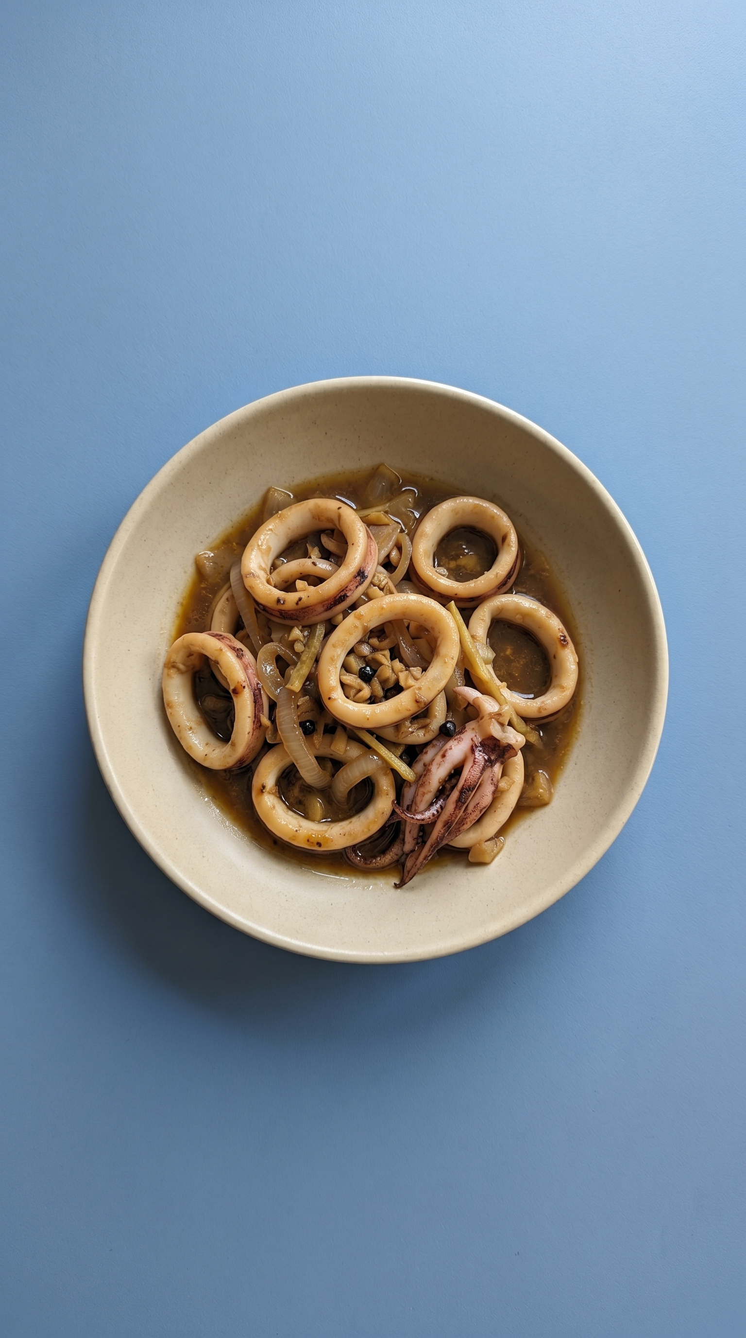 Inktvis Adobo met Witte Wijnreductie